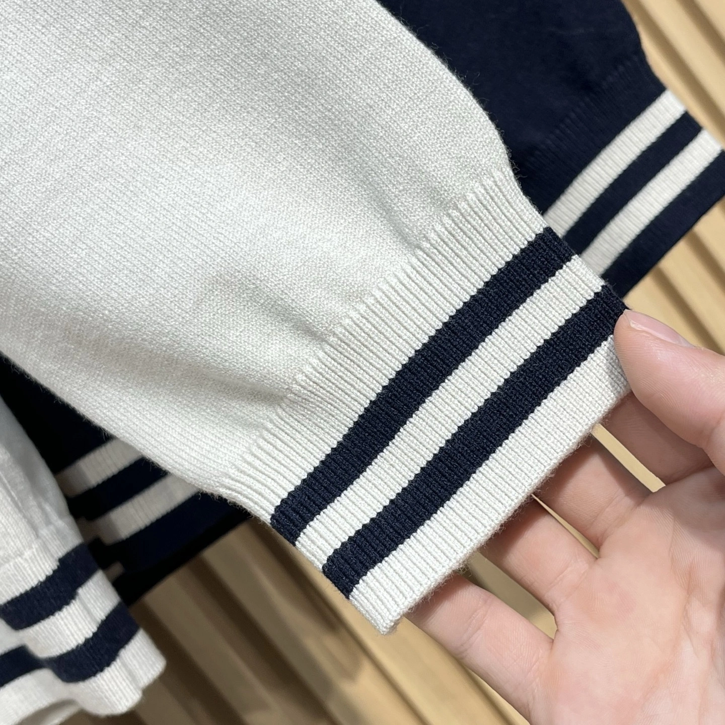 wg.luxury-- 2ru9588o wool embroidery 2colour item: E-F443J1819-2H